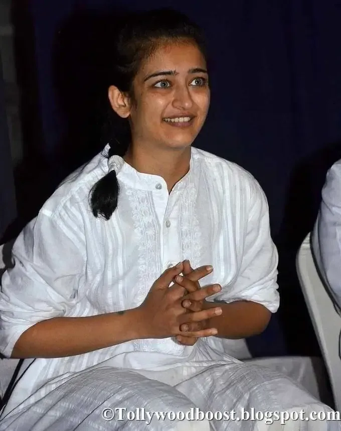 Actress Akshara Haasan Without Makeup In White Dress